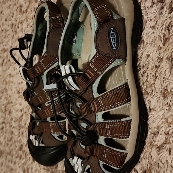 Keen H2 sandals sz 8.5 - Picture 2 of 7